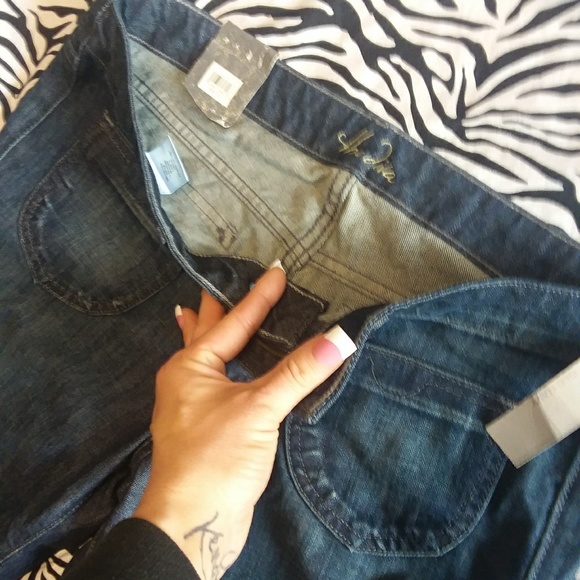 Old Navy woman's jeans size 8 - Picture 3 of 4